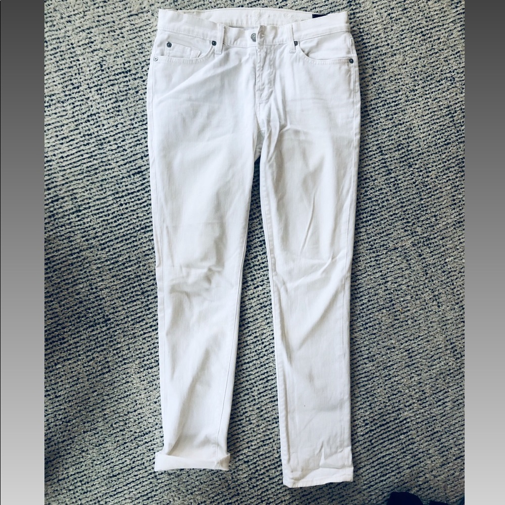 White, low rise 7 For All Mankind ankle jeans sz28